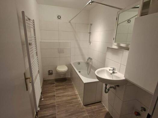 Wohnung zur Miete 1.050 € 3 Zimmer 70 m² 2 Geschosse frei ab 10.02.2026 Daimlerstraße 8 a Hanau 63450