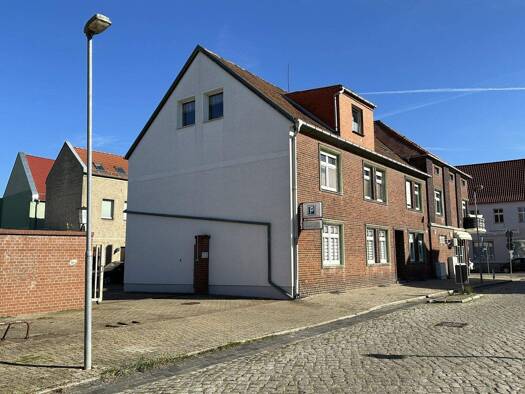 Mehrfamilienhaus zum Kauf provisionsfrei 285.000 € 10 Zimmer 330 m² 500 m² Grundstück frei ab sofort Genthin 39307