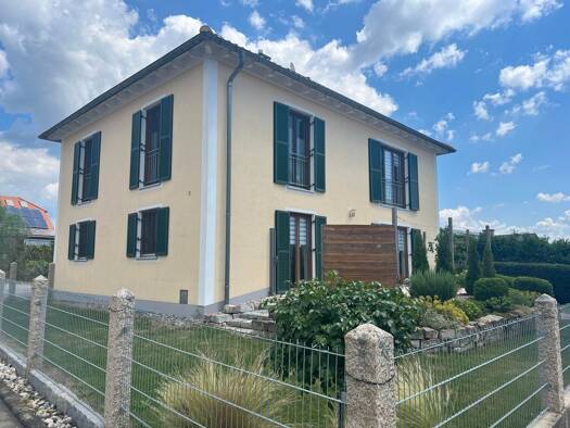 Einfamilienhaus zum Kauf 620.000 € 4 Zimmer 150 m² 555 m² Grundstück frei ab sofort Neustadt Neustadt a.d.Donau 93333