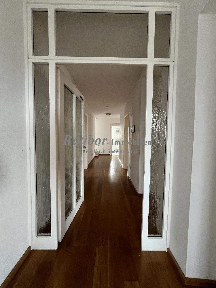 Immobilie in Roth - Außergewöhnliche und sehr großzügige 5 Zimmer Mansardenwohnung mit Dachterrasse und Wintergarten - Bild 2