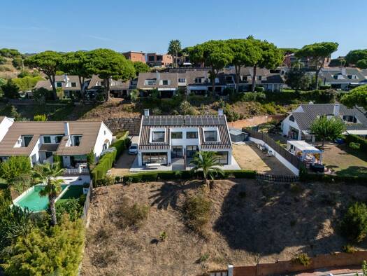 Mehrfamilienhaus zum Kauf - Erstbezug provisionsfrei 875.000 € 4 Zimmer 175 m² 820 m² Grundstück Caldes d'Estrac 08393