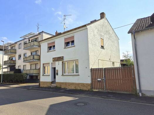 Haus zum Kauf 299.000 € 8,5 Zimmer 74 m² 253 m² Grundstück Wallau Hofheim am Taunus 65719
