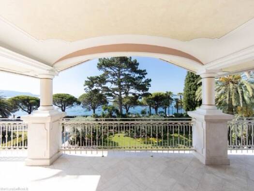 Villa zum Kauf frei ab sofort Gargnano