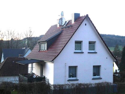 Einfamilienhaus zur Miete 1.100 € 3 Zimmer 85 m² 699 m² Grundstück frei ab 01.04.2026 Etzen-Gesäß Bad König 64732