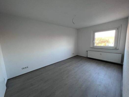 Wohnung zur Miete 198 € 2 Zimmer 38 m² 1. Geschoss frei ab sofort Rudolf-Breitscheid-Straße 7 Regis-Breitingen Regis-Breitingen 04565