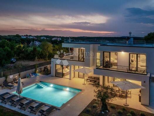 Einfamilienhaus zur Miete 4.900 € 5 Zimmer 290 m² Banjole, Medulin Medulin 52203