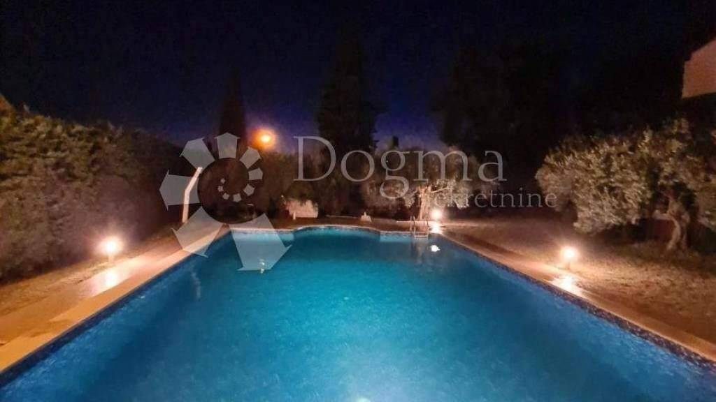 Haus zum Kauf 730.000 € 9 Zimmer 280 m² Luka