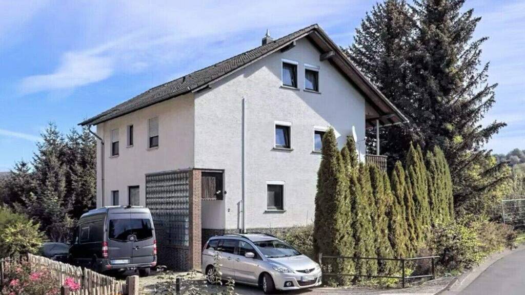 Mehrfamilienhaus zum Kauf provisionsfrei 195.000 € 8 Zimmer 220 m² 725 m² Grundstück Wichmannshausen Sontra / Wichmannshausen 36205