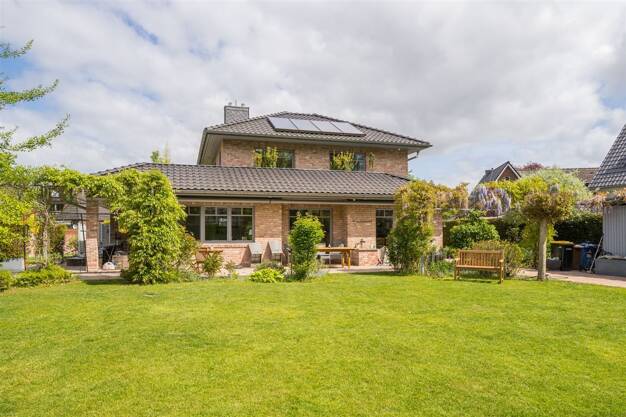Einfamilienhaus zum Kauf 950.000 € 4 Zimmer 160 m² 673 m² Grundstück frei ab 01.10.2025 Wahlbezirk 011 Pinneberg 25421