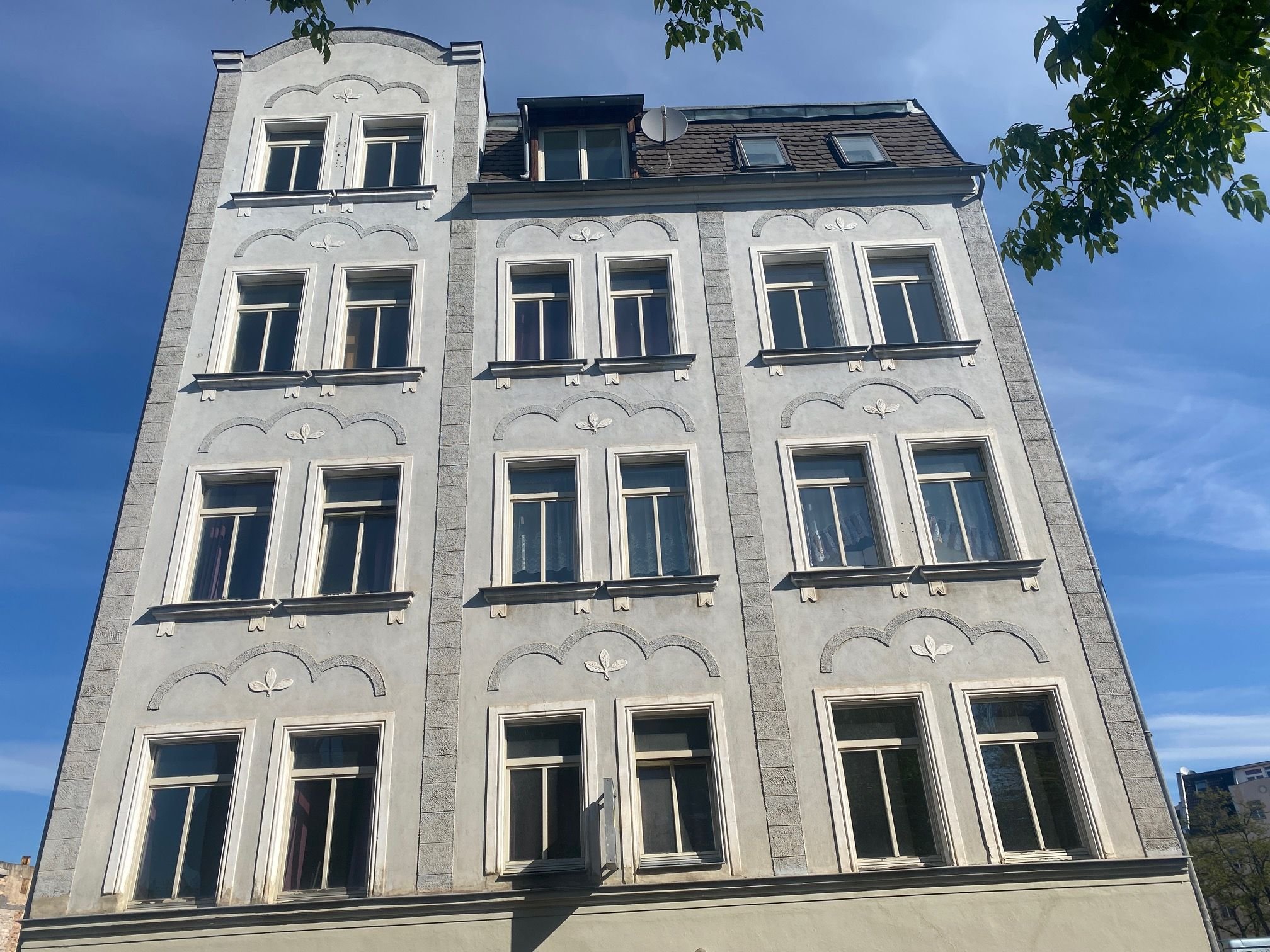 Mehrfamilienhaus zum Kauf 550.000 € 24 Zimmer 488 m²<br/>Wohnfläche 252 m²<br/>Grundstück ab sofort<br/>Verfügbarkeit Südliche Innenstadt Halle (Saale) 06112