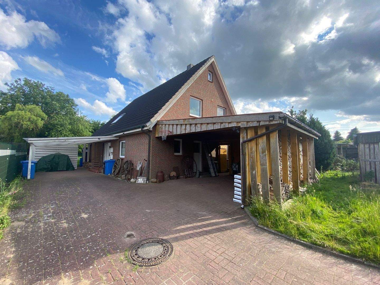 Immobilie in Seedorf - Gepflegtes Zweifamilienhaus in zweiter  Reihe mit vielen Nutzungsmöglichkeiten - Bild 0