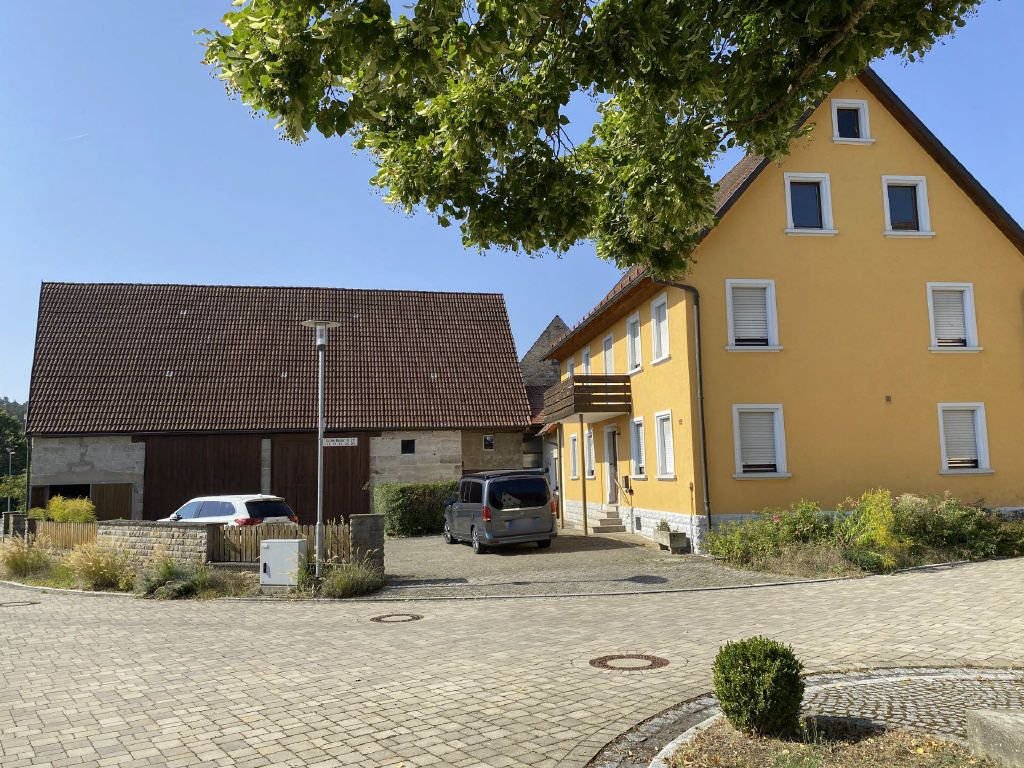 Haus zum Kauf 315.000 € 8 Zimmer 158 m²<br/>Wohnfläche 780 m²<br/>Grundstück Tragelhöchstädt Uehlfeld Umgebung 91486