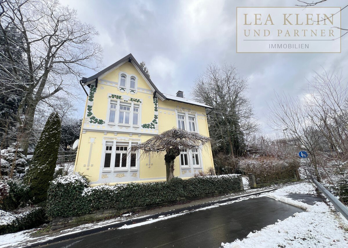 Villa zum Kauf 258.000 € 6 Zimmer 150 m²<br/>Wohnfläche 272 m²<br/>Grundstück Freudenberg Freudenberg 57258