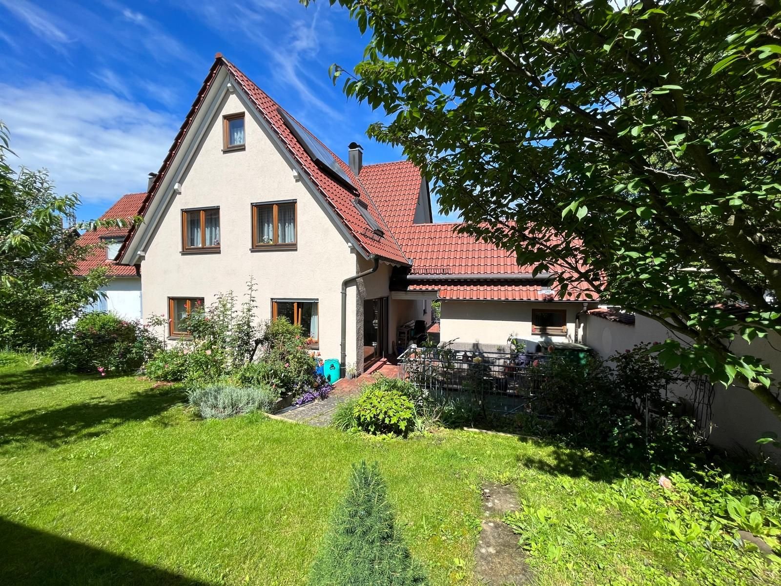 Mehrfamilienhaus zum Kauf 630.000 € 7,5 Zimmer 159 m²<br/>Wohnfläche 402 m²<br/>Grundstück Uhingen Uhingen 73066