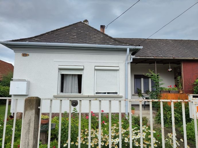 Einfamilienhaus zum Kauf 88.000 € 3 Zimmer 70 m²<br/>Wohnfläche 960 m²<br/>Grundstück ab sofort<br/>Verfügbarkeit Balatonszentgyörgy 8710