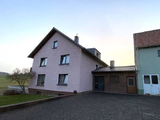 Einfamilienhaus zum Kauf 248.000 € 8 Zimmer 200 m² 3.250 m² Grundstück Brakel / Auenhausen 33034