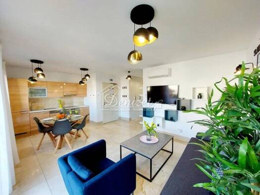 Wohnung zum Kauf 270.000 € 3 Zimmer 72 m² Geschoss EG/4 Split 21224