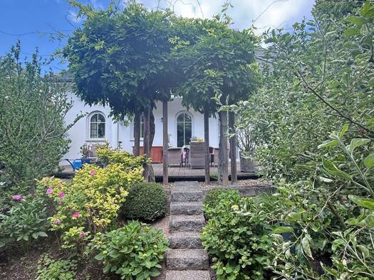 Einfamilienhaus zum Kauf 2.100.000 € 9 Zimmer 457 m² 1.864 m² Grundstück Kleinzschachwitz Ortsamtsbereich Leuben 01259