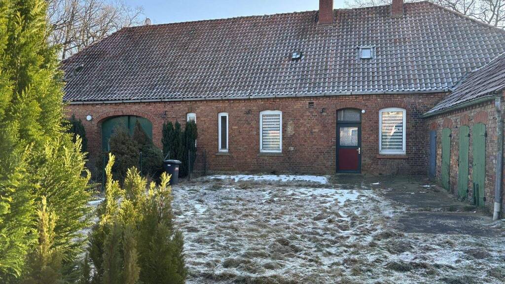 Mehrfamilienhaus zum Kauf 90.000 € 7 Zimmer 142,5 m² 902 m² Grundstück frei ab sofort Oetzen Uelzen 29525