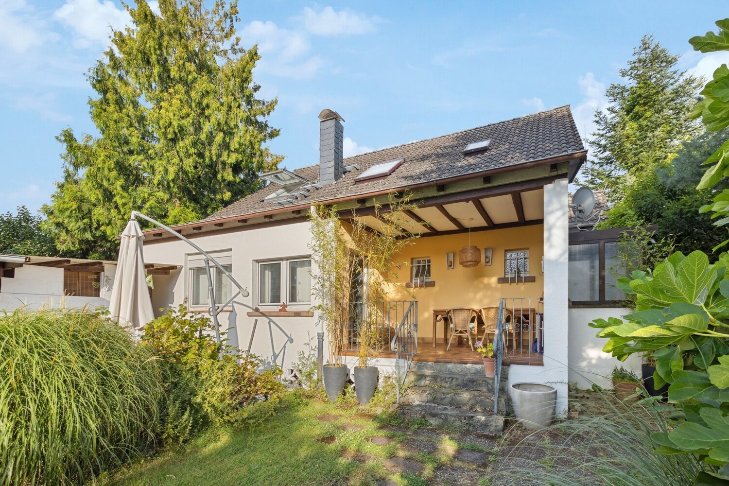 Einfamilienhaus zum Kauf 850.000 € 5 Zimmer 141,5 m²<br/>Wohnfläche 649 m²<br/>Grundstück Arndtstr. 6 Hofheim Hofheim 65719