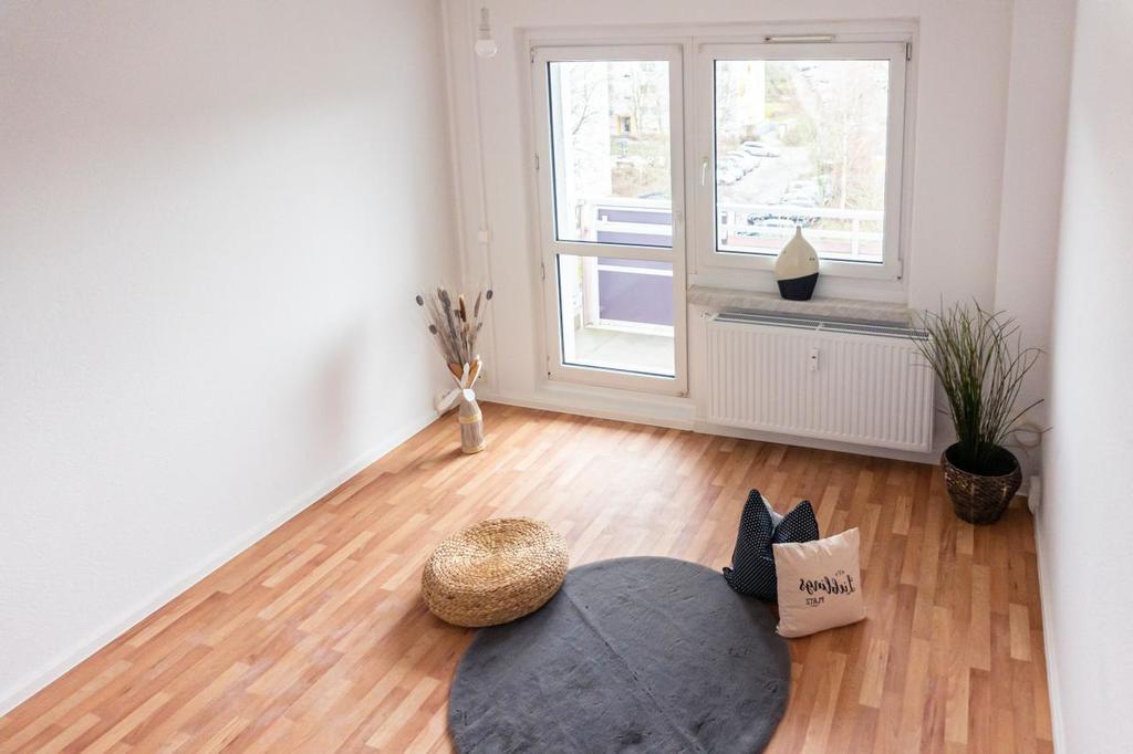 Wohnung zur Miete 251 € 2 Zimmer 40,2 m²<br/>Wohnfläche EG<br/>Geschoss 01.12.2024<br/>Verfügbarkeit Faleska-Meinig-Str. 98 Markersdorf 621 Chemnitz 09122