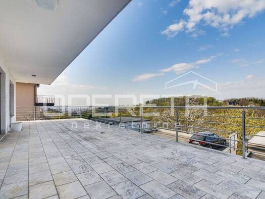 Einfamilienhaus zur Miete 1 € 1 Zimmer 526 m² 2.533 m² Grundstück Zagreb 10000