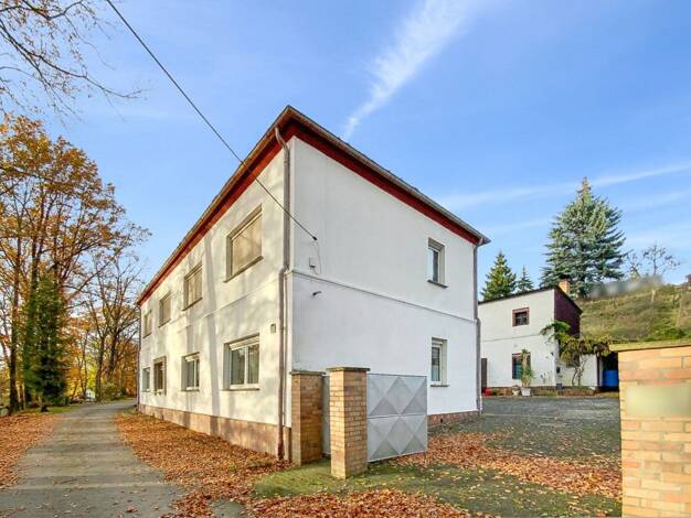 Mehrfamilienhaus zum Kauf 270.000 € 9 Zimmer 300 m² 3.570 m² Grundstück Kostebrau Lauchhammer 01979