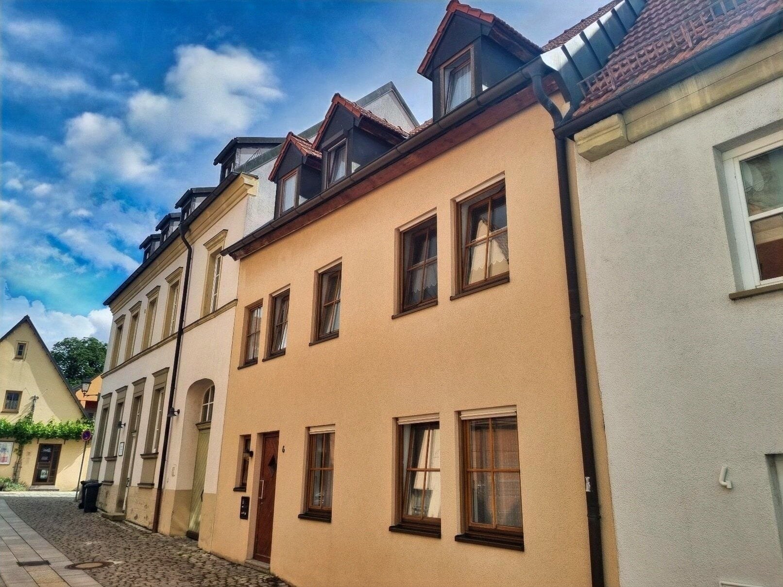 Stadthaus zum Kauf 330.000 € 7 Zimmer 175 m²<br/>Wohnfläche 110 m²<br/>Grundstück Haßfurt Haßfurt 97437