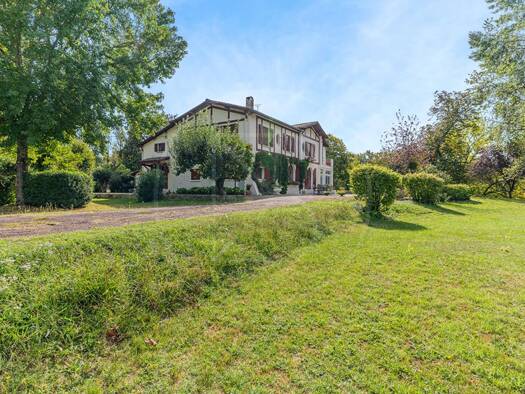 Haus zum Kauf 595.000 € 428 m² 8.781 m² Grundstück Guîtres 33230