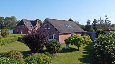 Einfamilienhaus zur Miete 1.450 € 5 Zimmer 155 m² 955 m² Grundstück frei ab sofort Bredstedt 25821