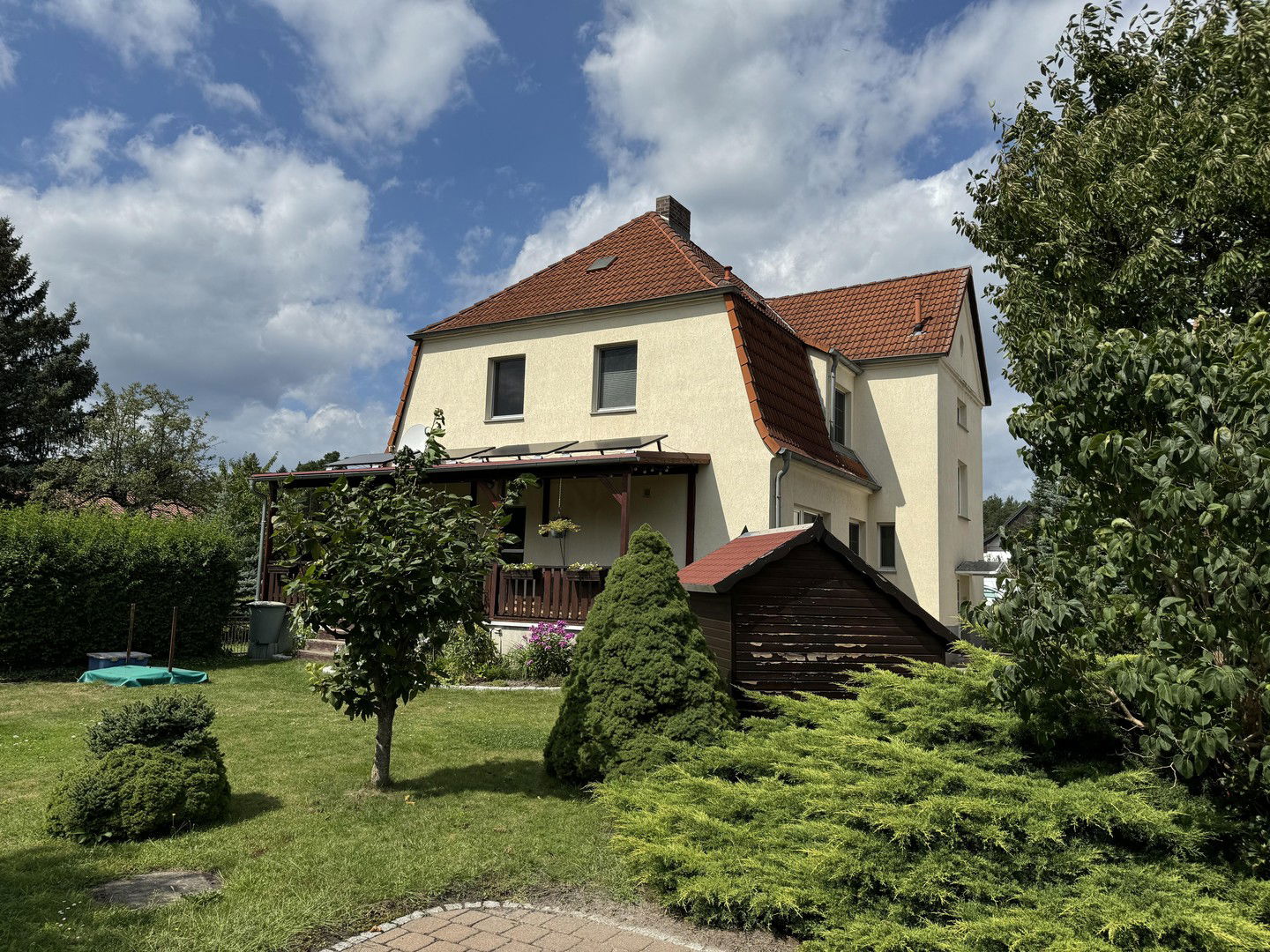 Mehrfamilienhaus zum Kauf provisionsfrei 415.000 € 8 Zimmer 248 m²<br/>Wohnfläche 1.763 m²<br/>Grundstück Dörgenhausen Hoyerswerda 02977