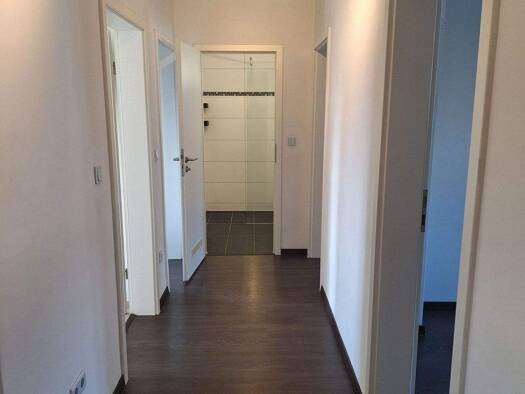 Wohnung zur Miete 990 € 3,5 Zimmer 77 m² 4. Geschoss frei ab 15.03.2026 Welserstraße 32 Rennweg Nürnberg 90489