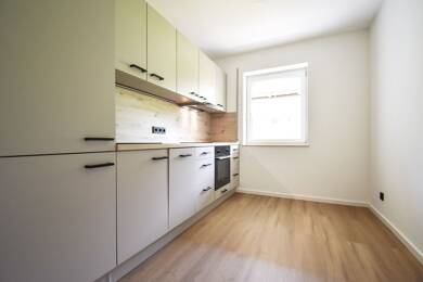 Wohnung zur Miete 595 € 2 Zimmer 56 m² frei ab sofort Wahlbezirk 121 Suhl 98529
