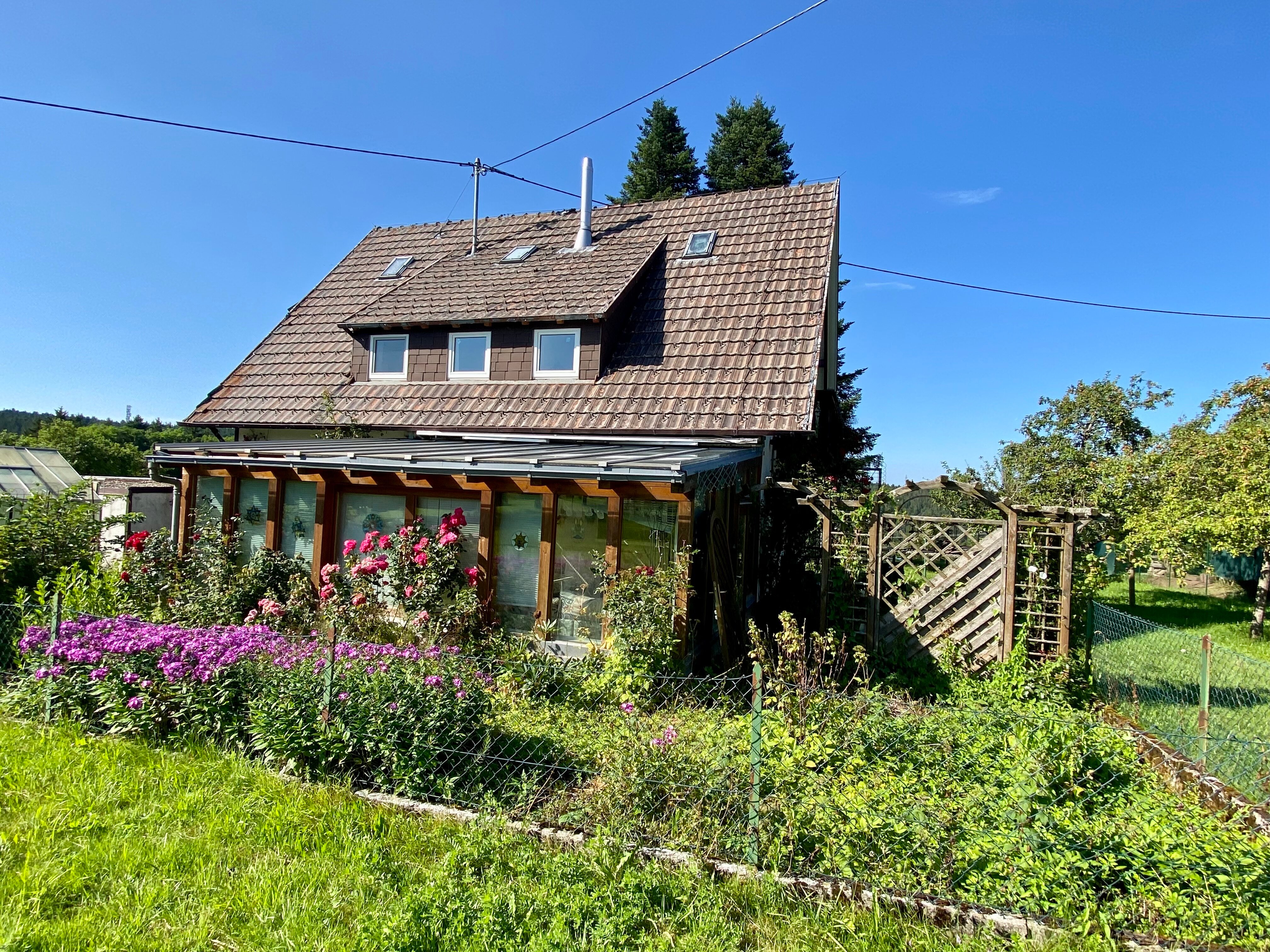 Einfamilienhaus zum Kauf 219.000 € 8 Zimmer 178 m²<br/>Wohnfläche 555 m²<br/>Grundstück ab sofort<br/>Verfügbarkeit Dörfle 48 Buchenberg Königsfeld im Schwarzwald 78126