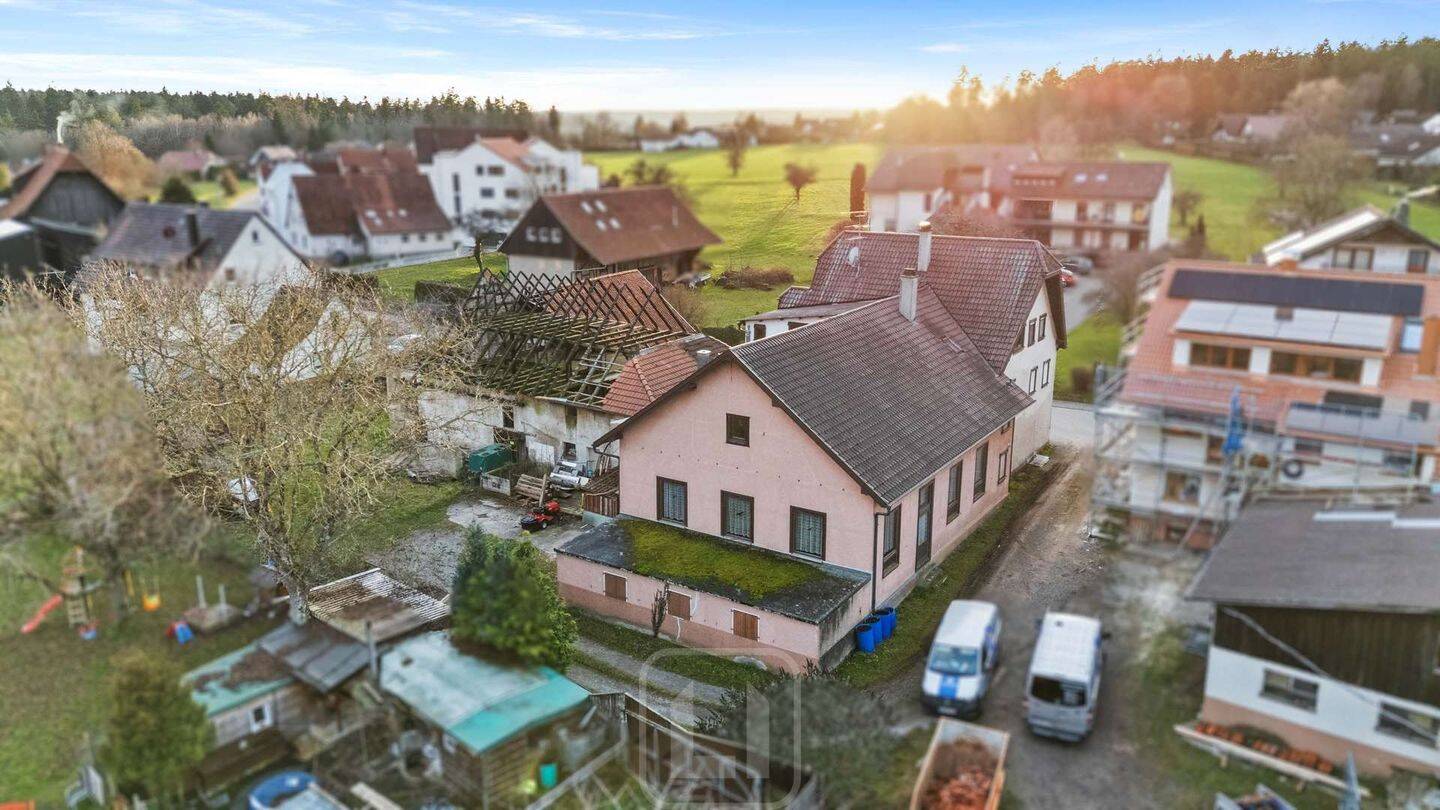 Immobilie in Bad Liebenzell - Mehrfamilienhaus mit 3 Wohneinheiten | Grundstück mit Scheune | Garten - Bild 2