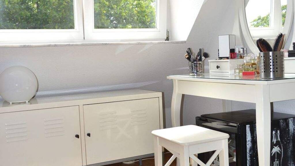 Wohnung zur Miete Wohnen auf Zeit 2.950 € 3 Zimmer 106 m² frei ab sofort Rodenkirchen Köln 50996