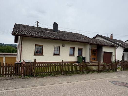 Mehrfamilienhaus zum Kauf provisionsfrei 545.000 € 6 Zimmer 142,6 m² 749 m² Grundstück frei ab sofort Pfaffenrot Marxzell 76359