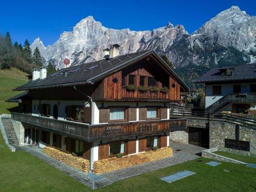 Studio zum Kauf 2.250.000 € 8 Zimmer 250 m² frei ab sofort Cortina d Ampezzo 32043