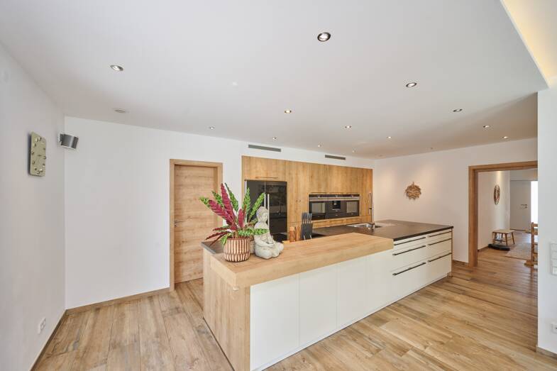 Haus zum Kauf 1.499.000 € 9 Zimmer 279 m² 3.622 m² Grundstück Niederwinkling Niederwinkling 94559
