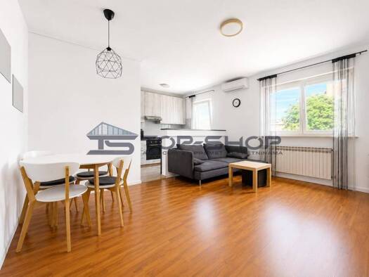 Wohnung zur Miete 950 € 3 Zimmer 67 m² 2. Geschoss Ciglenica