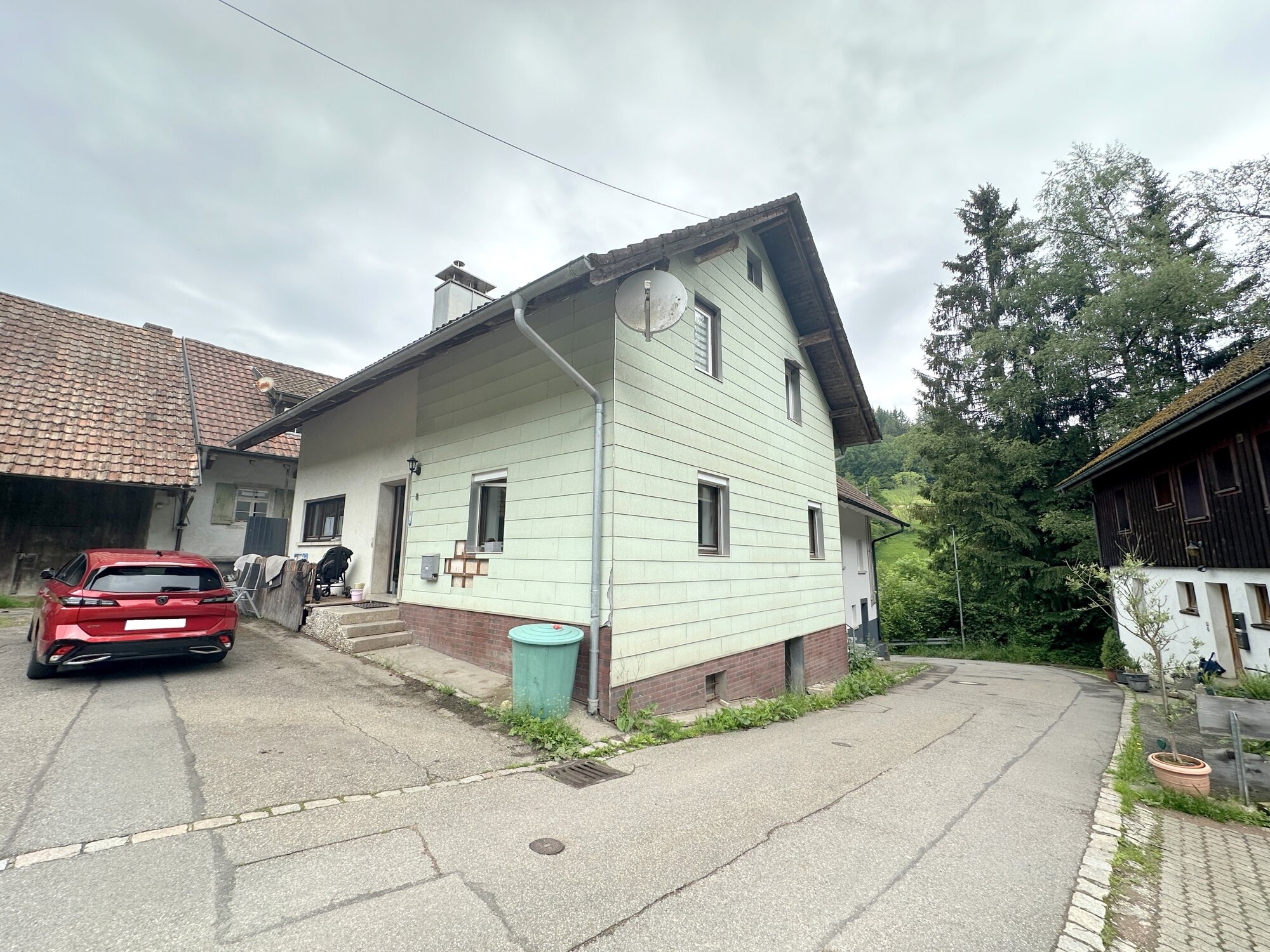 Einfamilienhaus zum Kauf 230.000 € 5 Zimmer 131 m²<br/>Wohnfläche 136 m²<br/>Grundstück Wieslet Tegernau 79692