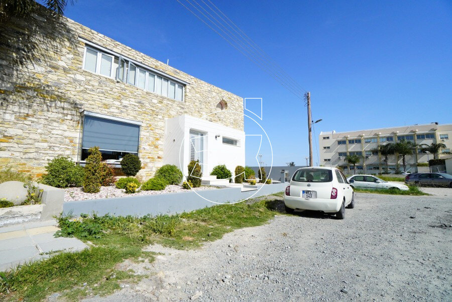 Villa zum Kauf 490.000 € 13 Zimmer 550 m²<br/>Wohnfläche 330 m²<br/>Grundstück Aradippou - Agios Fanourios