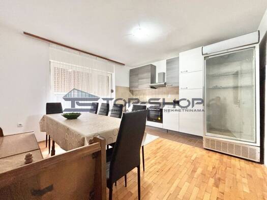 Einfamilienhaus zur Miete 230 € 4 Zimmer 180 m² Zagreb 10000