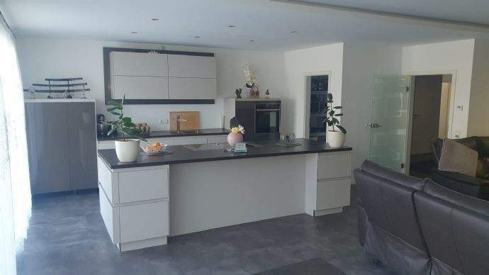 Immobilie in Kelheim - Modernes Haus-Top Ausstattung mit 165 Qm WFL und separaten WHg 105 Qm  - Bild 1