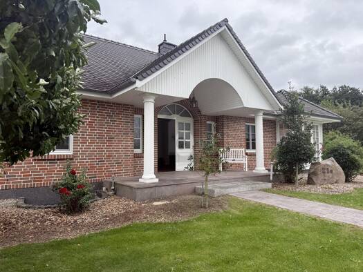 Einfamilienhaus zur Miete 2.100 € 4 Zimmer 167 m² 1.646 m² Grundstück Weitendorf Gägelow 23968