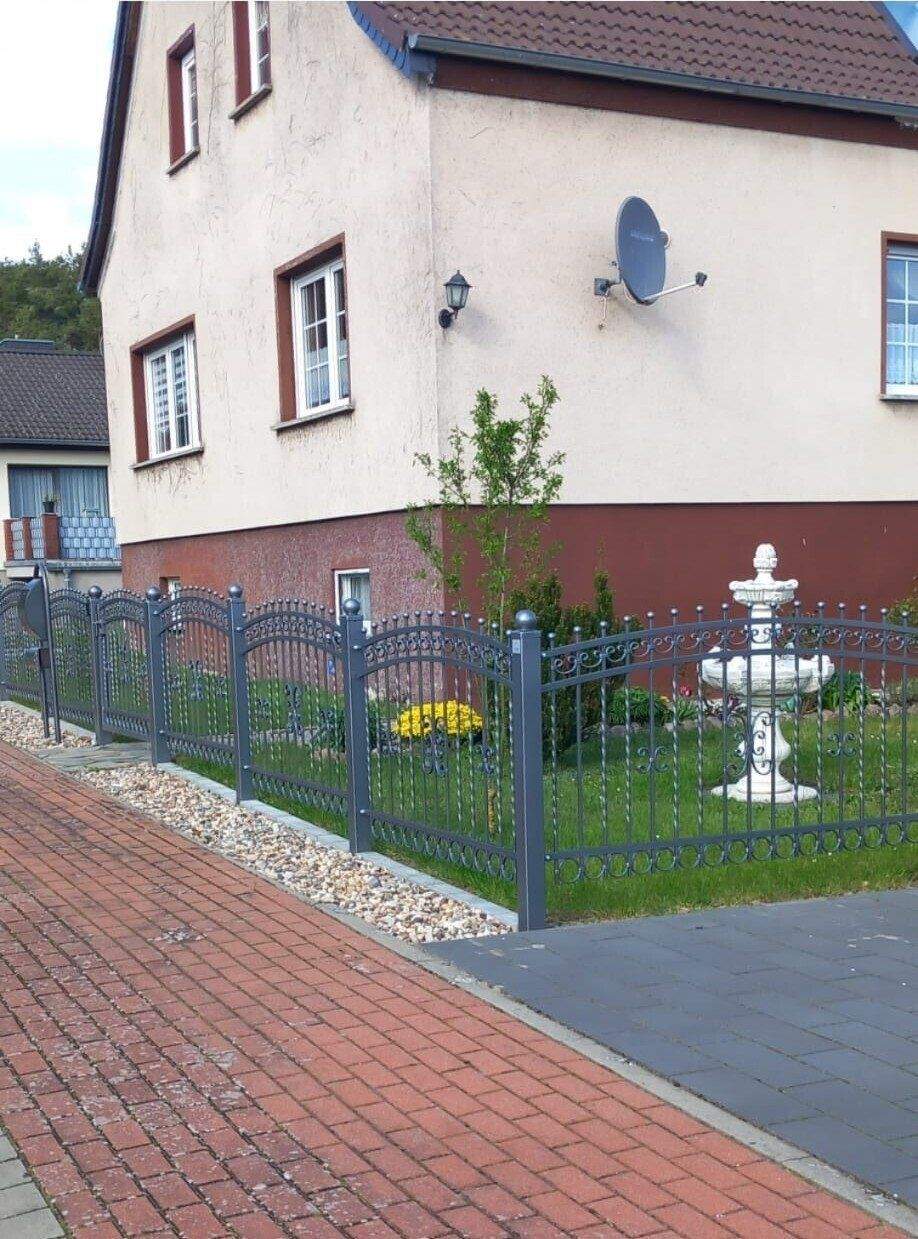 Immobilie in Burgstall - Einfamilienhaus mit ausgebautem Keller, Kamin und Pool in ruhiger Lage. - Bild 2