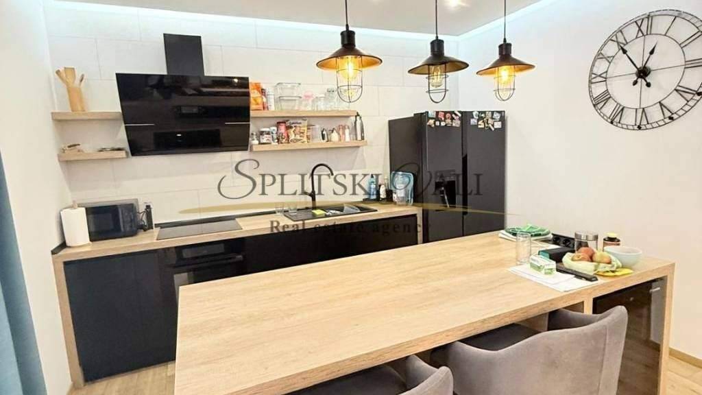 Haus zur Miete 1.800 € 5 Zimmer 270 m² Trogir