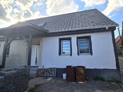 Einfamilienhaus zur Miete 850 € 5 Zimmer 110 m² frei ab sofort Mansfeld 06343
