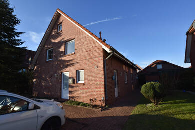Wohnung zur Miete 450 € 3 Zimmer 51 m² Dachgeschoss, 1. Geschoss frei ab 01.06.2025 Quade-Foelke-Straße 27 Warsingsfehn Moormerland 26802