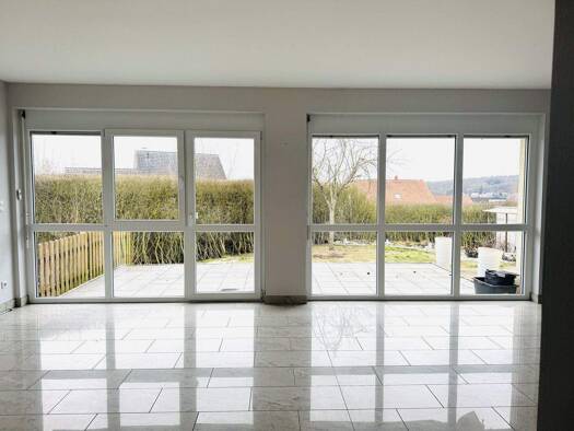 Einfamilienhaus zur Miete 1.570 € 5,5 Zimmer 159,3 m² 670 m² Grundstück frei ab 01.04.2026 Osterburken 74706